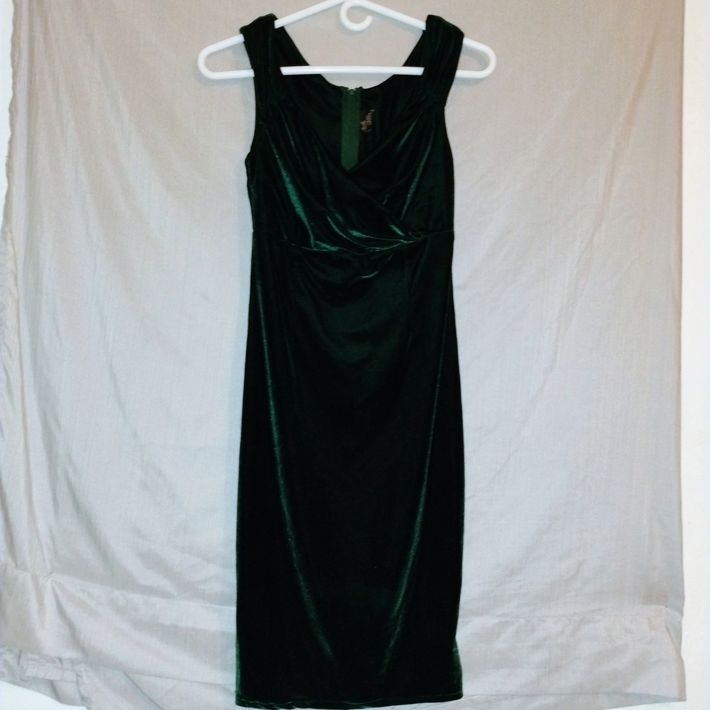 RockSteady Dark Green Velvet Midi Dress